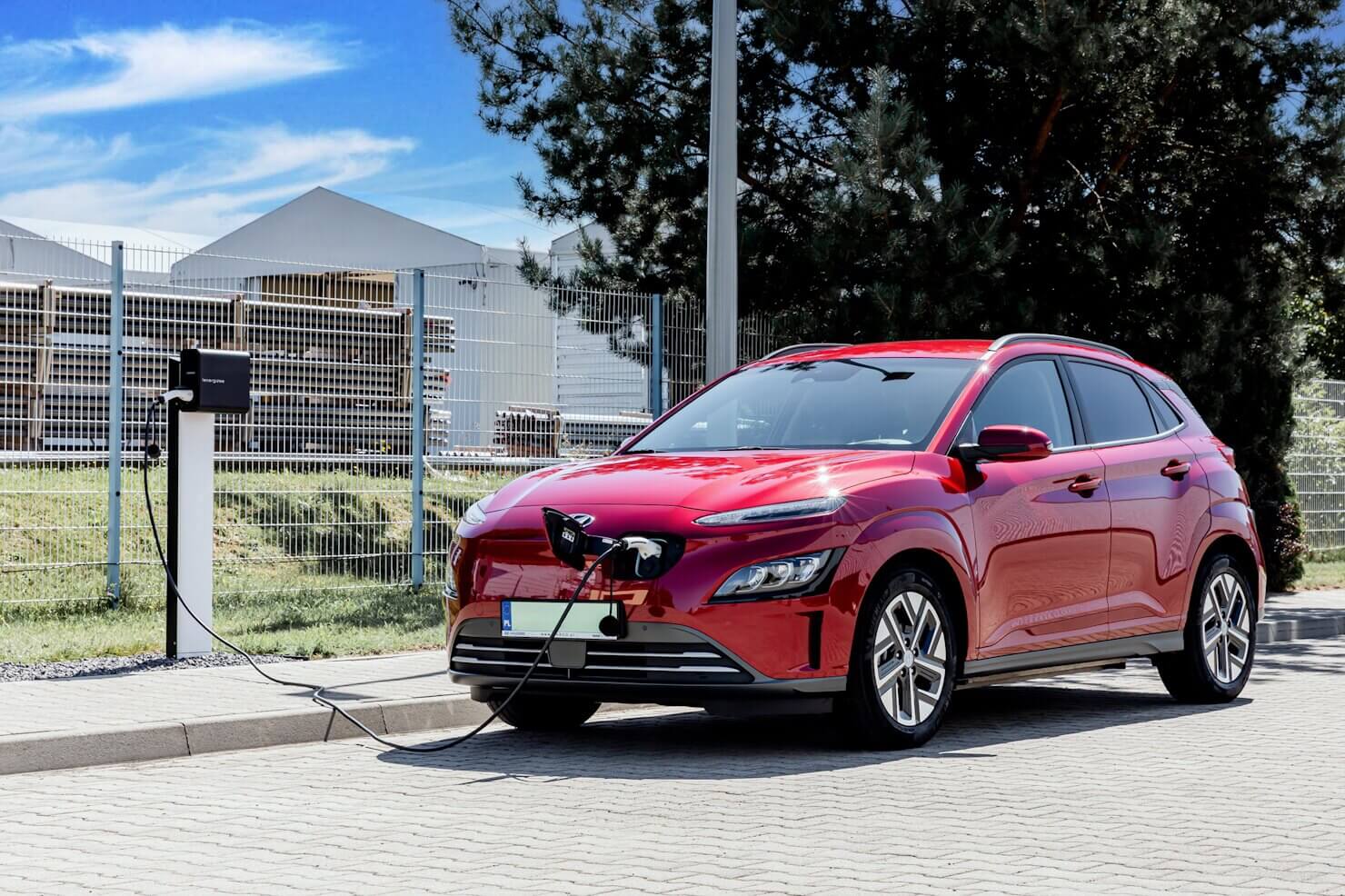 Polska elektromobilność w liczbach: tempo wzrostu i rozwój infrastruktury ładowania